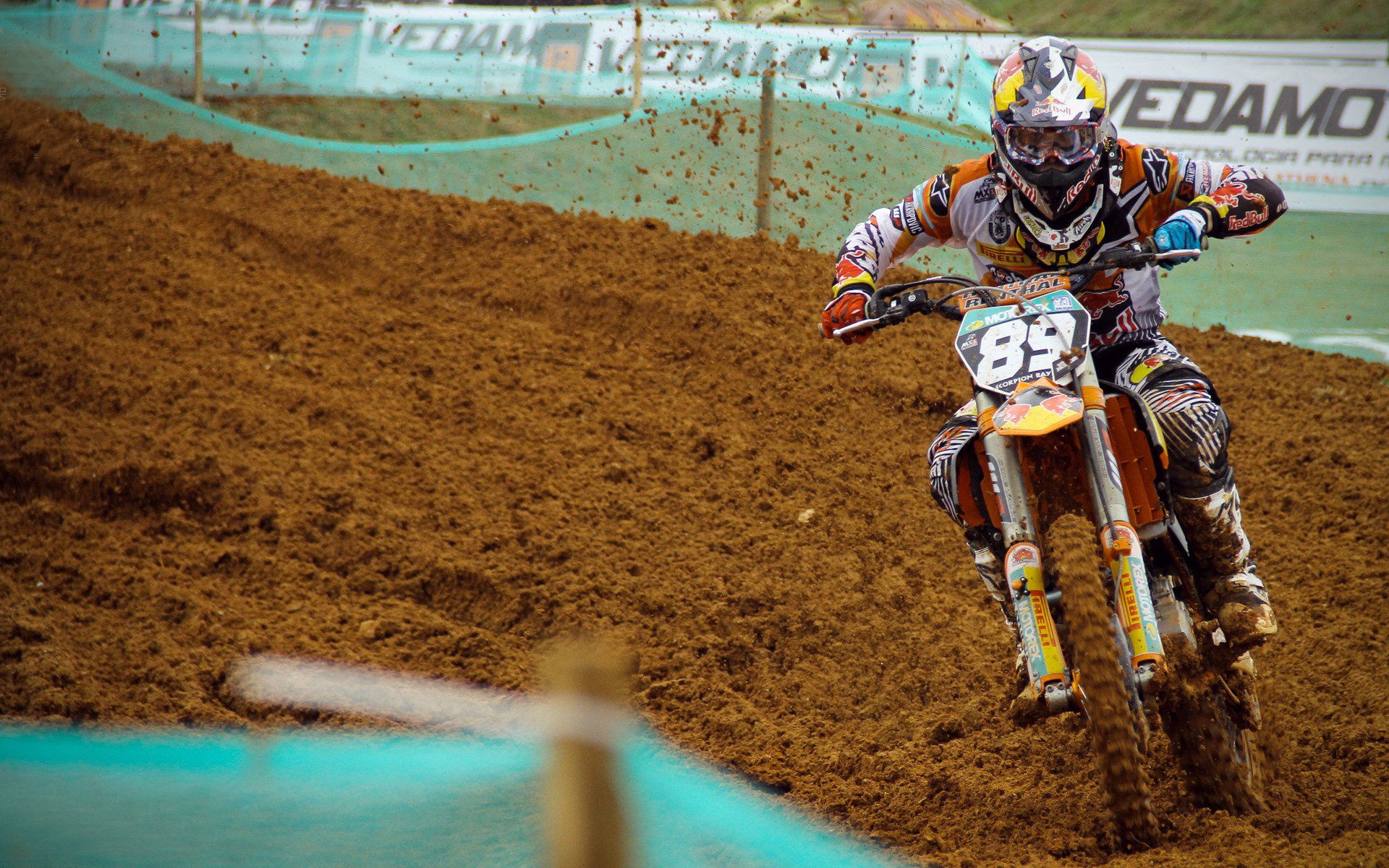 当库里在圣西罗投进制胜球，体育叙事如何统治我们的夜晚